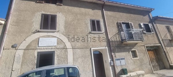 appartamento in vendita a Castelvetere sul Calore in zona Santa Lucia