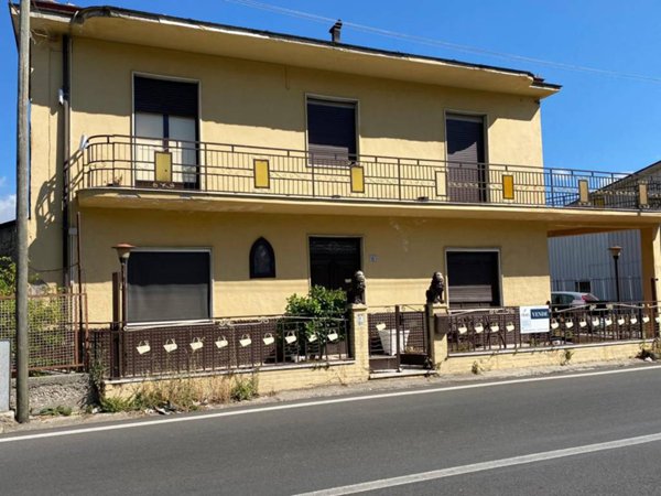 casa indipendente in vendita a Cervinara in zona Trescine
