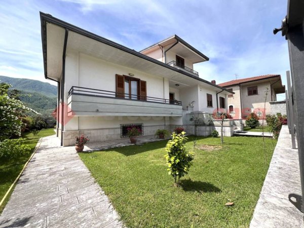 casa indipendente in vendita a Cervinara in zona Trescine