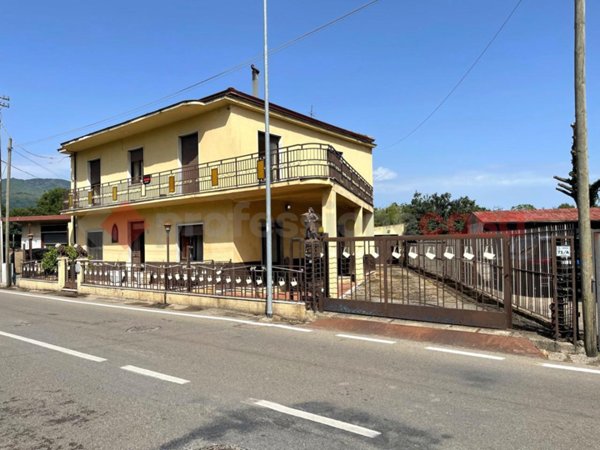 casa indipendente in vendita a Cervinara