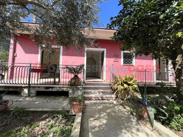 casa indipendente in vendita a Cervinara