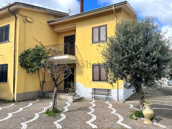 casa indipendente in vendita a Cervinara