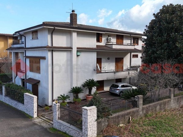 casa indipendente in vendita a Cervinara