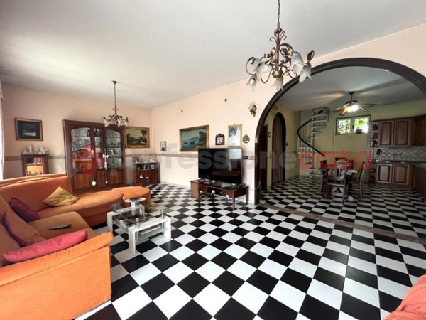 casa indipendente in vendita a Cervinara in zona Trescine