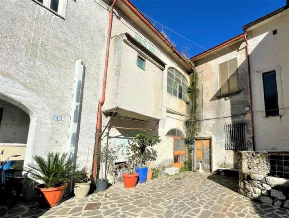 casa indipendente in vendita a Cervinara in zona Valle