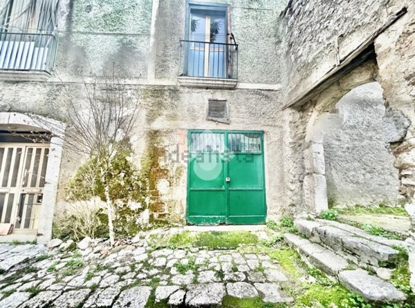 casa indipendente in vendita a Cervinara in zona Pirozza
