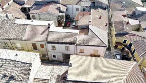 casa semindipendente in vendita a Cervinara in zona Valle
