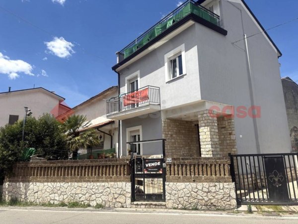 casa indipendente in vendita a Cervinara