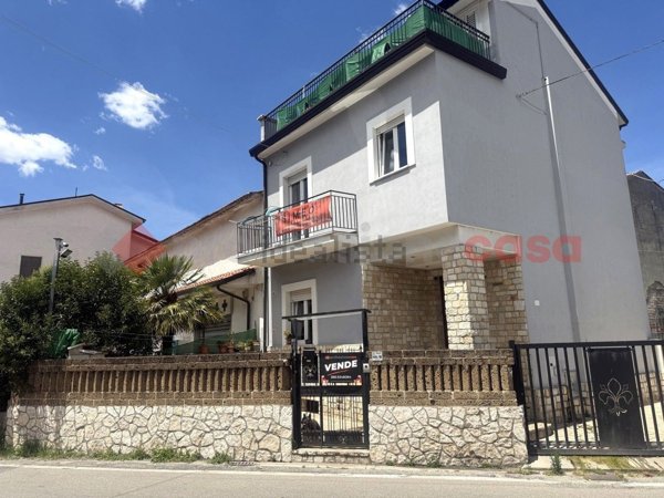 casa indipendente in vendita a Cervinara