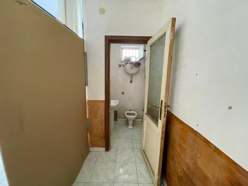 negozio in vendita a Cervinara in zona Trescine
