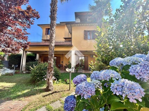 casa indipendente in vendita a Cervinara in zona Trescine