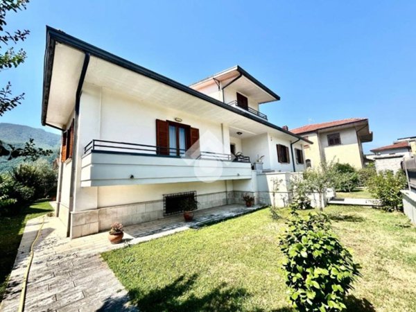casa indipendente in vendita a Cervinara in zona Trescine