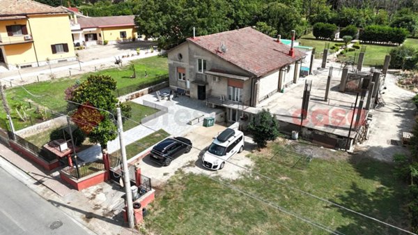 casa indipendente in vendita a Cervinara