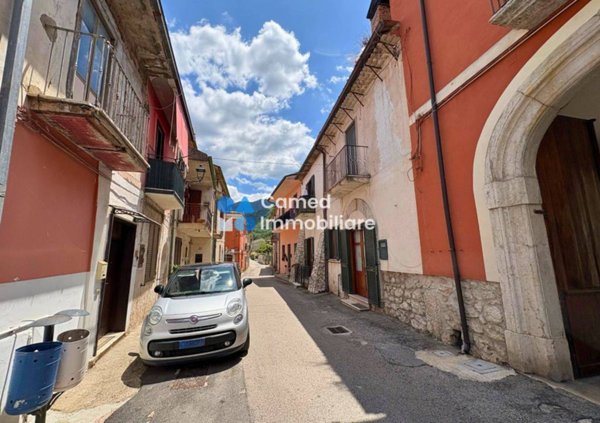 casa indipendente in vendita a Cervinara in zona Pirozza