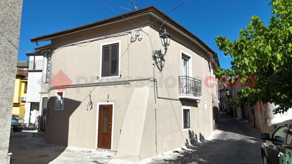 casa indipendente in vendita a Cervinara