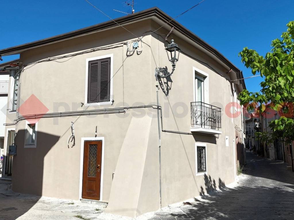 casa indipendente in vendita a Cervinara