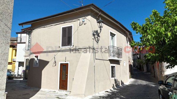 casa indipendente in vendita a Cervinara in zona Trescine
