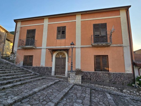 casa indipendente in vendita a Cervinara in zona Trescine