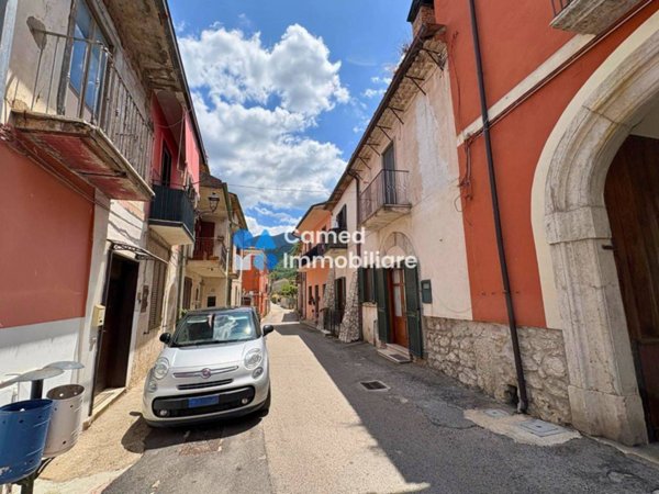 intera palazzina in vendita a Cervinara in zona Trescine