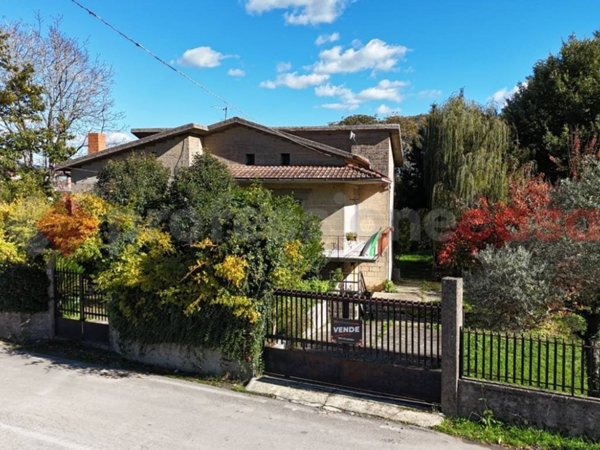 casa indipendente in vendita a Cervinara in zona Trescine