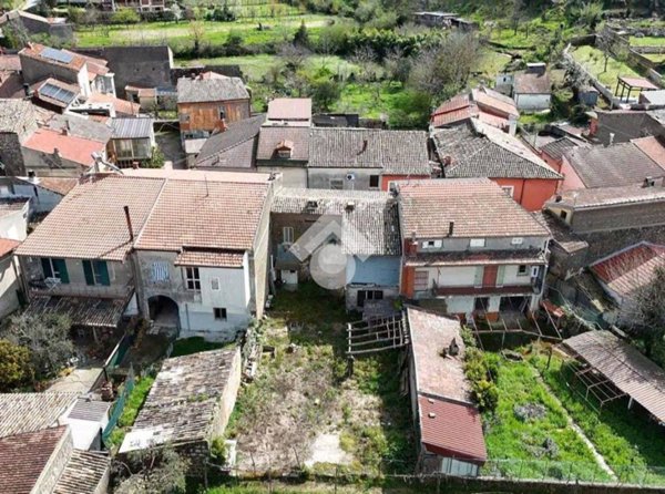 casa indipendente in vendita a Cervinara in zona Valle
