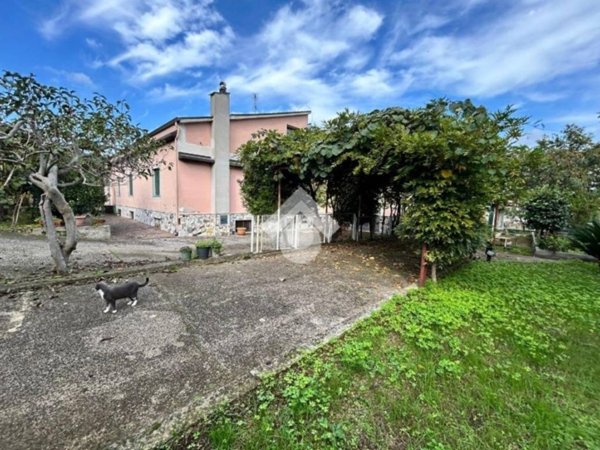 casa indipendente in vendita a Cervinara in zona Trescine