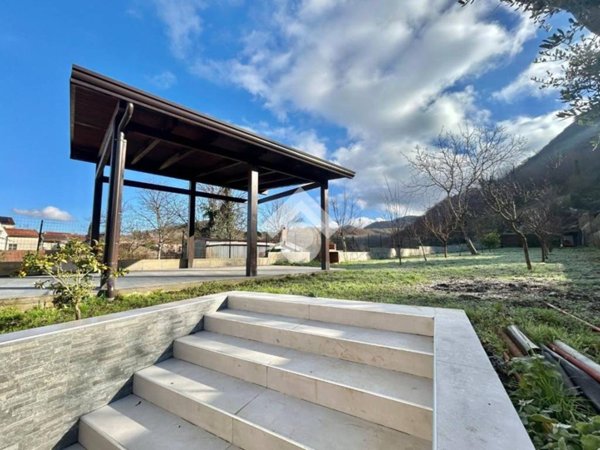 casa indipendente in vendita a Cervinara in zona Valle