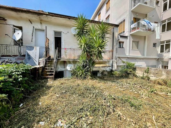 casa indipendente in vendita a Cervinara