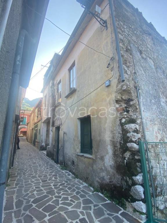 casa indipendente in vendita a Cervinara in zona Pirozza