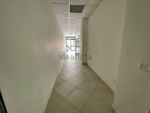 locale commerciale in vendita a Cervinara