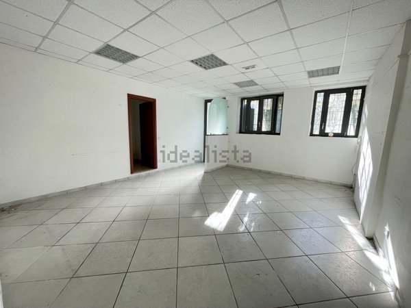 locale commerciale in vendita a Cervinara