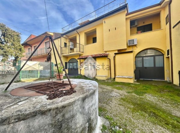 casa semindipendente in vendita a Cervinara in zona Trescine