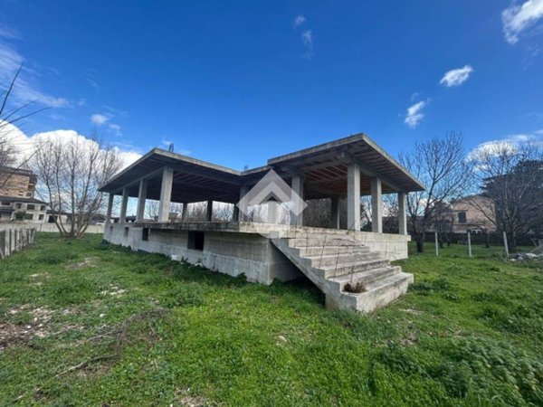 casa indipendente in vendita a Cervinara in zona Trescine