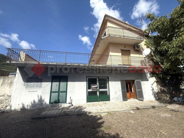 casa indipendente in vendita a Cervinara