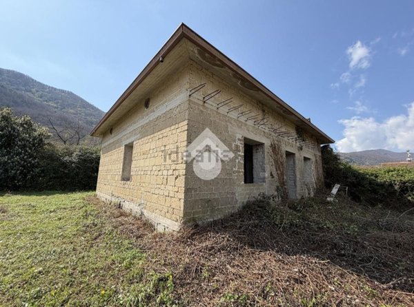 casa indipendente in vendita a Cervinara
