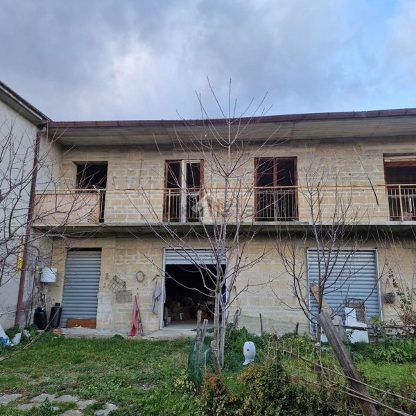 casa indipendente in vendita a Cervinara