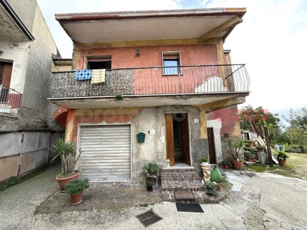 casa indipendente in vendita a Cervinara in zona Trescine
