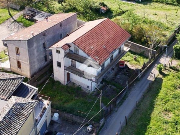 pentavano in vendita a Cervinara in zona Trescine