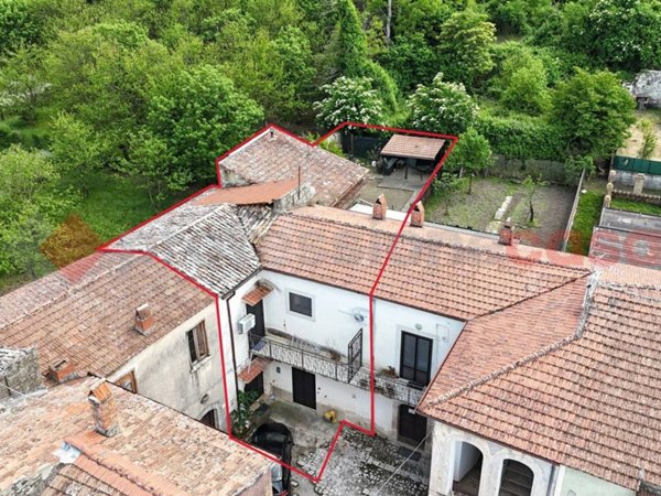 casa indipendente in vendita a Cervinara in zona Pirozza