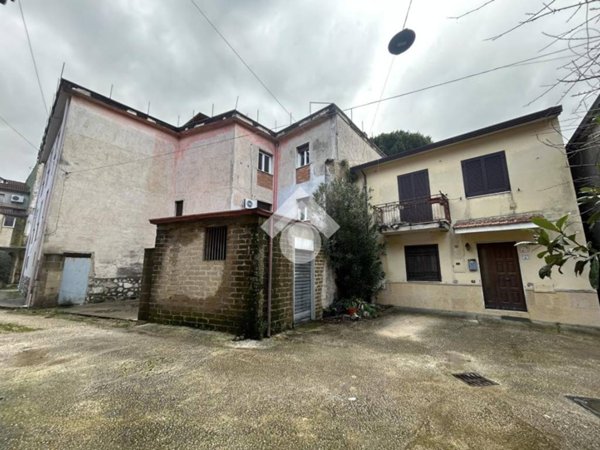 casa indipendente in vendita a Cervinara in zona Trescine