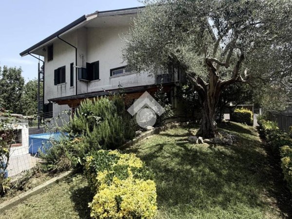 casa indipendente in vendita a Cervinara in zona Trescine