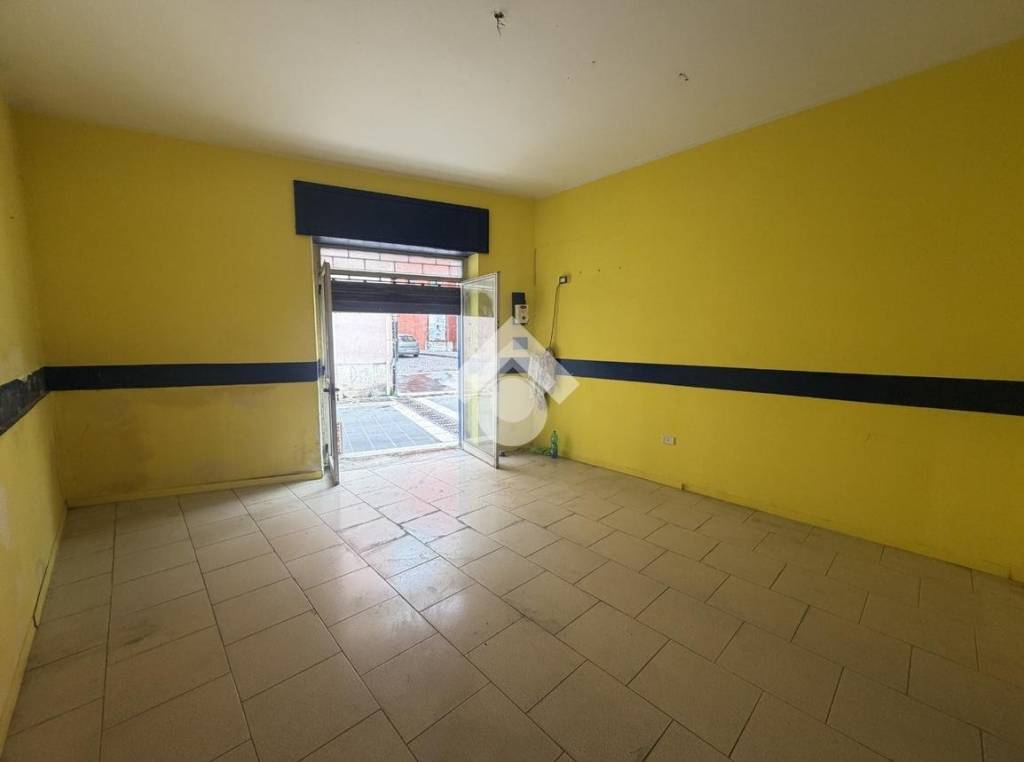 negozio in vendita a Cervinara in zona Trescine