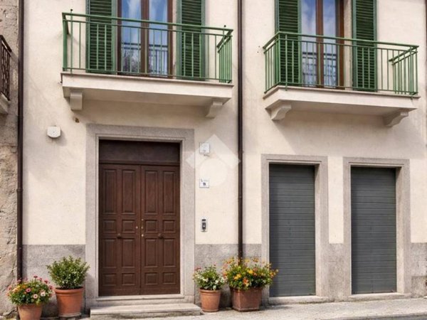 casa indipendente in vendita a Cervinara in zona Trescine
