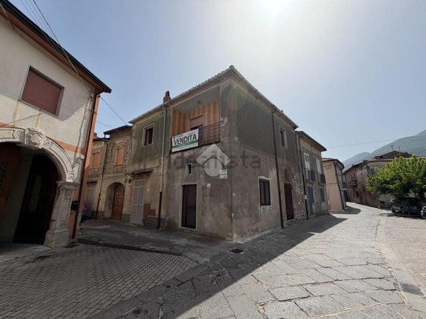 casa semindipendente in vendita a Cervinara in zona Trescine