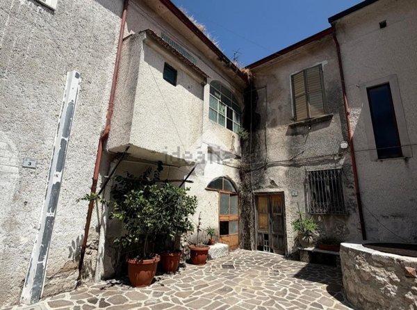 casa semindipendente in vendita a Cervinara in zona Pirozza