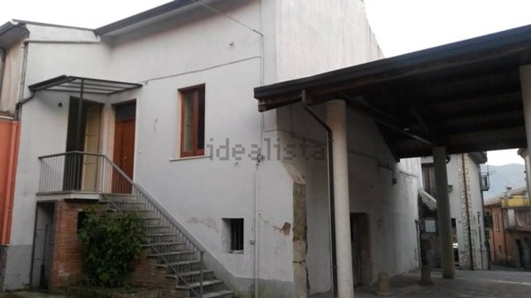 casa semindipendente in vendita a Cesinali