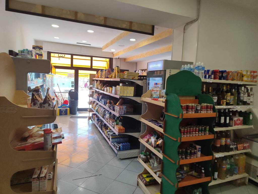 negozio in vendita a Cesinali in zona Villa San Nicola