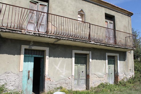 casa indipendente in vendita a Chiusano di San Domenico