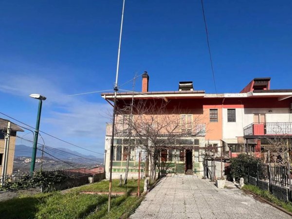 casa indipendente in vendita a Chiusano di San Domenico
