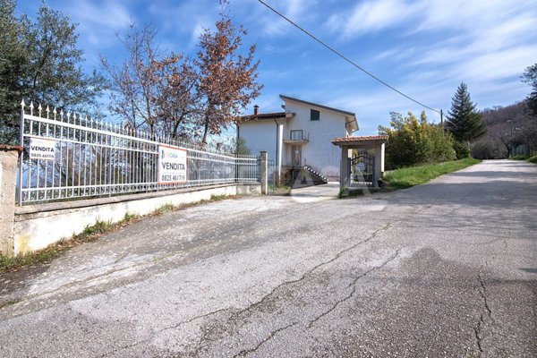 casa indipendente in vendita a Chiusano di San Domenico